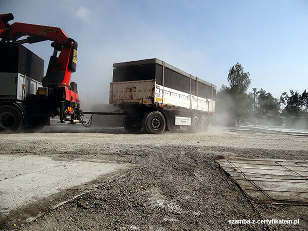 Transport monolitycznych szamb betonowych  w Wolinie z gwarancją